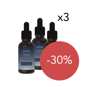 Tre flasker med Solve Melatonin dryppløsning merket x3, med kampanjeboble -30%